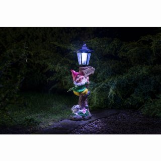 393258-353665-gnome-with-solar-lamp-post-2