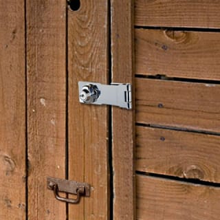 379266-308635-PADLOCKS-177MM-LOCKING-HASP-in-use