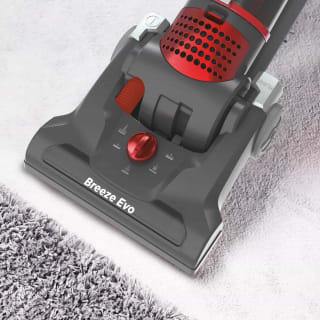 312525-hoover-breeze-evo-upright-vacuum-cleaner-2