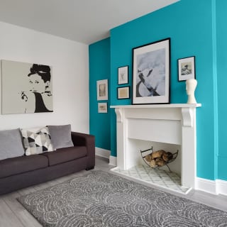346770-johnstones-feature-wall-matt-paint-2_5l-caribbean-tide-2