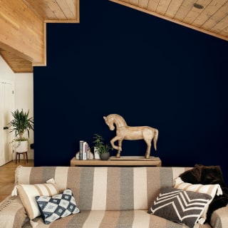 346776-johnstones-feature-wall-matt-paint-2_5l-midnight-sapphire-2