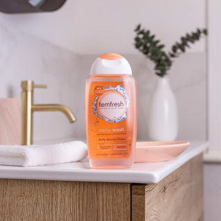 347236-femfresh-wash-250ml-3