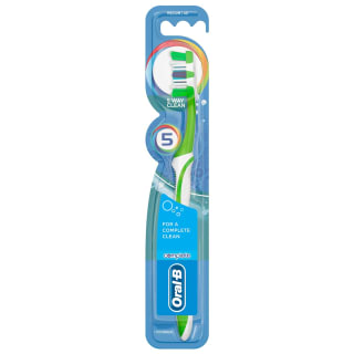 359451-oral-b-complete-5-way-clean-medium-manual-toothbrush
