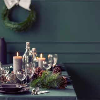 359930-johnstones-feature-wall-matt-paint-2_5l-ivy-sky-2