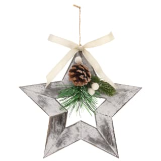 400876-372616-wooden-star-with-foliage