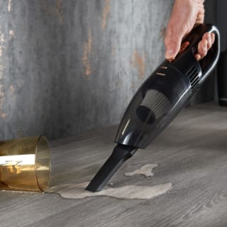 376645-goodmans-cordless-wet-and-dry-hand-vacuum1