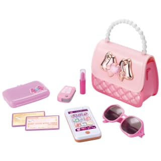 395204-382377-chic-handbag-with-cool-accessories