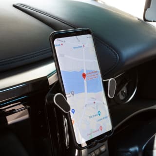 390376-goodmans-universal-in-car-vent-mount-black-and-silver