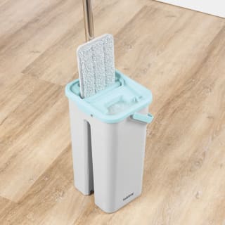 397439-beldray-space-saving-2-in-1-flat-head-mop-and-bucket-set-4