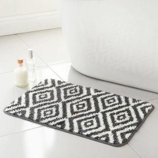 398256-supersoft-diamond-tuffted-bath-mat-charcoal