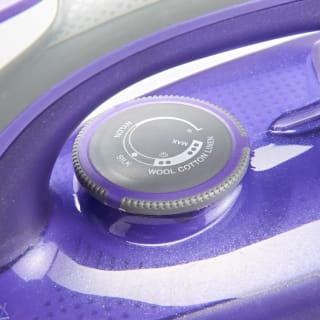 399309-goodmans-2400w-pro-steam-iron-2