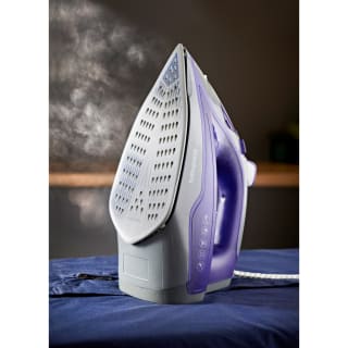 399309-goodmans-2400w-pro-steam-iron-4