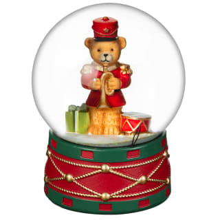 399582-traditional-snowglobe-3