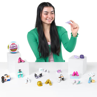 407638-zuru-mini-brands-sneakers-2