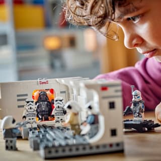 408329-lego-star-wars-boarding-the-tantive-iv-9