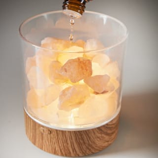 409748-restore-himalayan-rock-salt-lamp-and-essential-oil-6