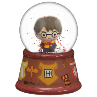 410516-hogwarts-snow-globe