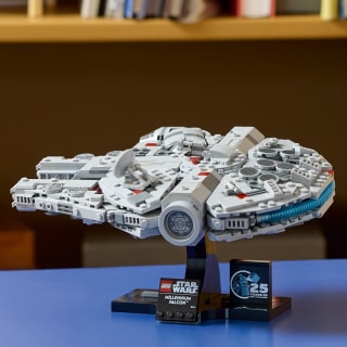 413615-lego-milennium-falcon-75375-5
