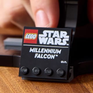 413615-lego-milennium-falcon-75375-7