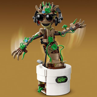414739-lego-marvel-dancing-groot-9