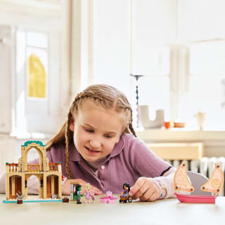 416171-lego-wicked-boat-arrival-5