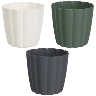417180-16cm-scallop-plastic-plant-pot-group