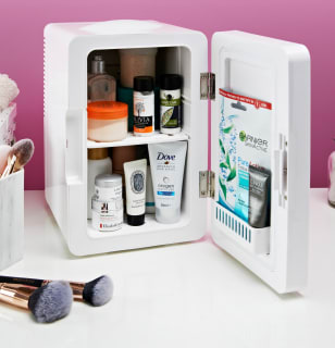 417604-blaupunkt-6l-mini-fridge-black-white-6