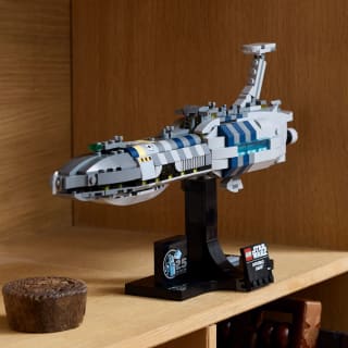 417800-star-wars-invisible-hand-lego-75377-4