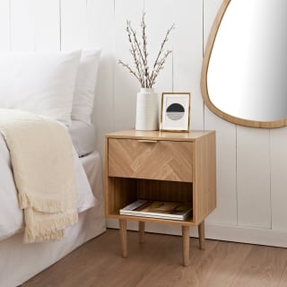 418321-laurel-1-drawer-chevron-bedside-2