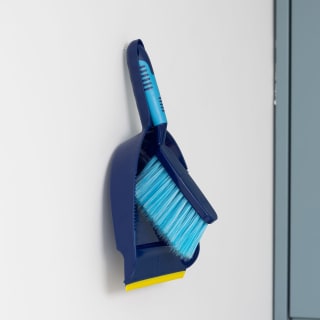 419342-flash-dustpan-and-brush-5