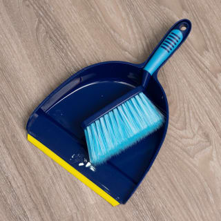 419342-flash-dustpan-and-brush-6