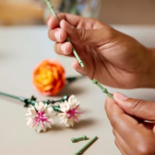 420168-lego-botanicals-pretty-pink-flower-bouquet-8