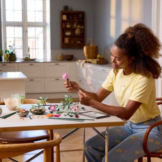 420168-lego-botanicals-pretty-pink-flower-bouquet-9