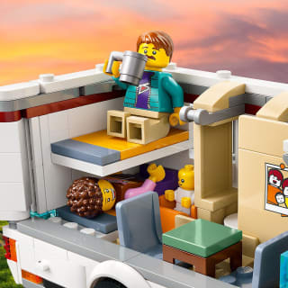 420178-lego-city-holiday-camper-van-6