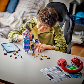 420184-lego-fortnite-supply-llama-5