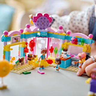 420203-lego-friends-heartlake-city-sweet-shop-4