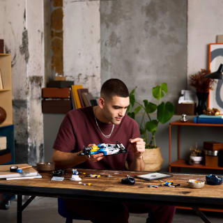 420251-williams-racing-fw14b-and-nigel-mansell-10353-6