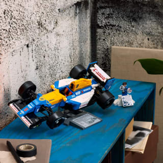 420251-williams-racing-fw14b-and-nigel-mansell-10353-7