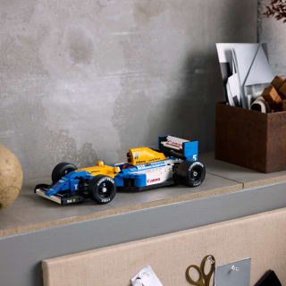 420251-williams-racing-fw14b-and-nigel-mansell-10353-8