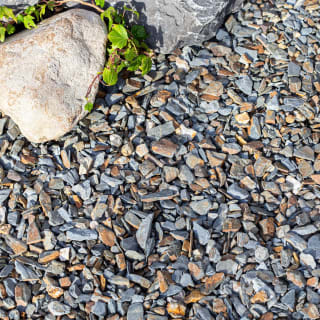 420548-rustic-slate-chippings-20mm-5