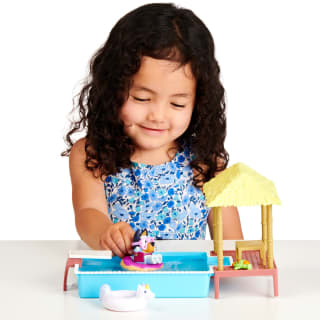 423036-bluey-pool-time-playset-10