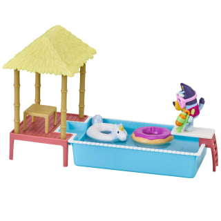 423036-bluey-pool-time-playset-4
