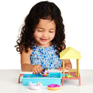 423036-bluey-pool-time-playset-9