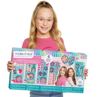 423443-make-it-real-mega-cosmetic-set