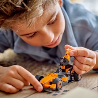 423462-lego-city-f1-driver-with-mclaren-race-car-4