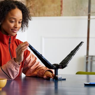 423547-lego-star-wars-kylo-ren-command-shuttle-9