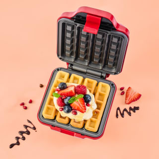 423585-heat-and-eat-square-waffle-maker