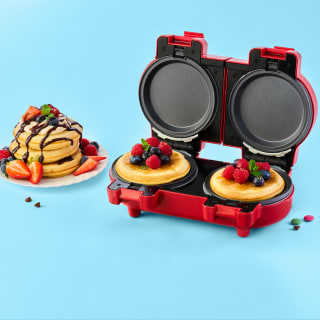 Heat & Eat 2-in-1 Waffle & Pancake Maker