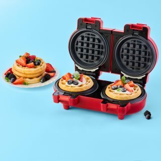 423606-heat-and-eat-2-in-1-waffle-and-pancake-maker