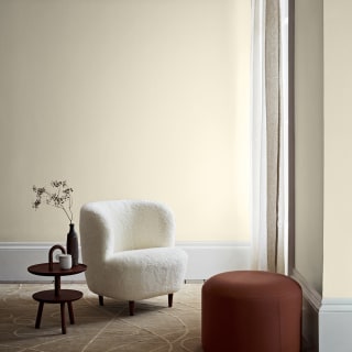 423757-crown-matt-emulsion-paint-2_5l-soft-linen-3